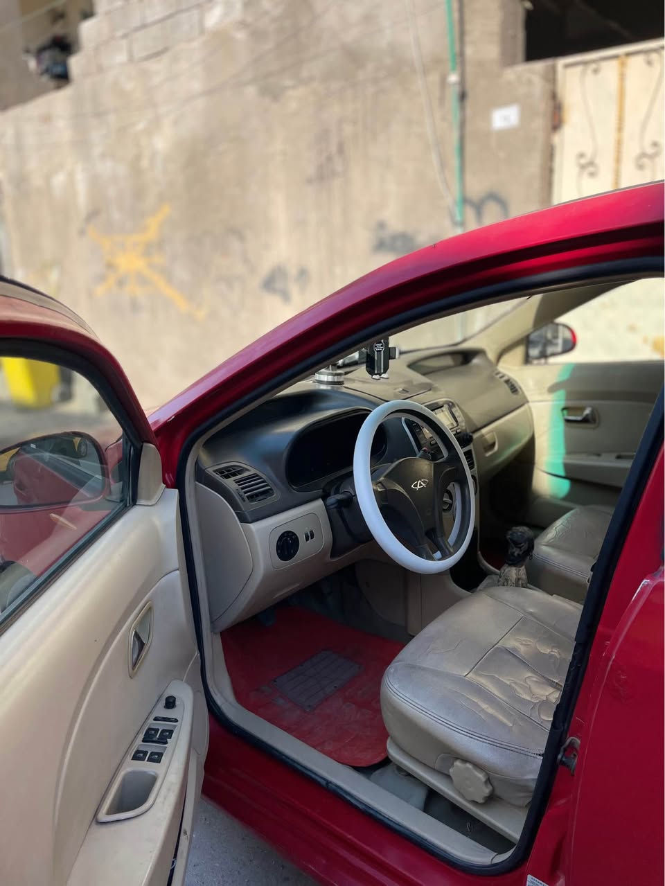 سلام وعليكم شيري فلاوين سياره شوفت عيونك البدي يخبل بس المكينه بيها تبخير راعيها موجود سياره كهربائيات كلها شغاله من طول للطول ما ناقصها وايرر ابدد اكفلها من الضربه والصبغ والخياس راعيها بل بصره 
رقم التواصل *********** البصرة, العراق
