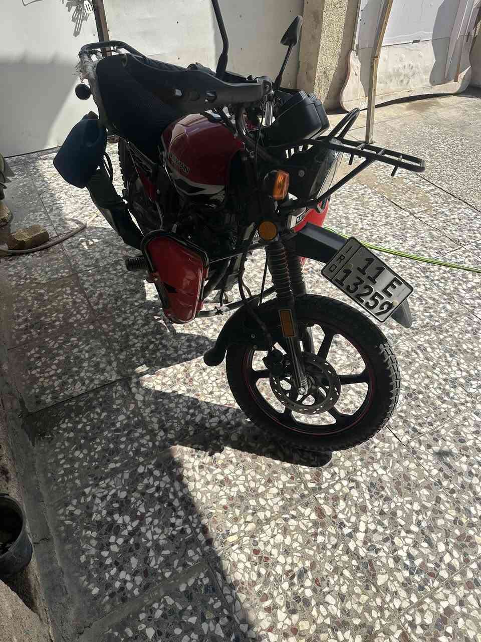 دايون جبلي رقم بغداد باسمي ماشي ٣٣ الف اخت الزيرو مكفولة كفالة عامة محركها 200 بيها GPS تتبع الدراجة رايدها ب مليونين و ٦٥٠ وبيها مجال قليل 
مكاني بغداد البياع الشراي يراسلني على الواتساب ***********
