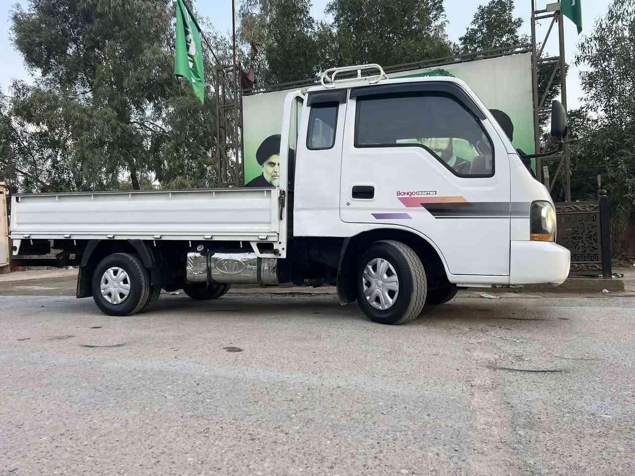 ام عيون محرك وكير وكسن وشاصي كفاله الشاصي مكفول من قواطي ولحيم وفطر رقم شاصي واضح صدر جديد رقم بغداد موديل 2003  بسمي عنوان بغداد حي الامين بيها رشات صبغ بل بدي السعر 78 وبيها مجال بصيط قمارة ثابت تخم تاير ***********
