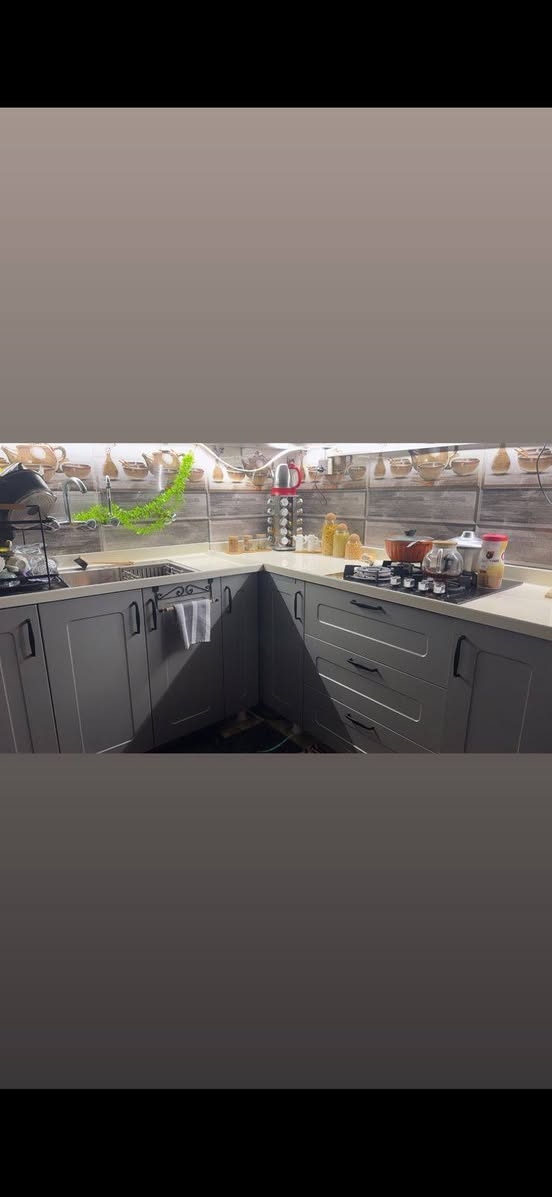 السلام عليكم كاونتر للبيع بعده جديد استعمال شي قليل كلش السعر مليون وربع مكان حي القاهره ***********
