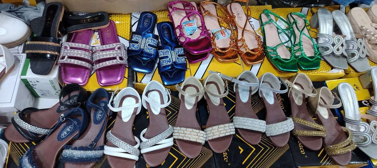 عرض خاص بنات مساء الورد حبايب اجيتكم بعرض 👻👻
بنات العرض الاول شحاطات ونسائي ومحير بسعر 4تالاف بس
والعرض الثاني بسعر 3ثنين ب5
بنات ستغلو العرض العنوان حي العسكري الاول شارع اسواق طيبه مقابل سنتر جود كوزمتك حيدر المجمع ابو درج بدارت ندوش تنورونه بي وقت ويتوفر توصيل ذا تحبون الحجز ***********
