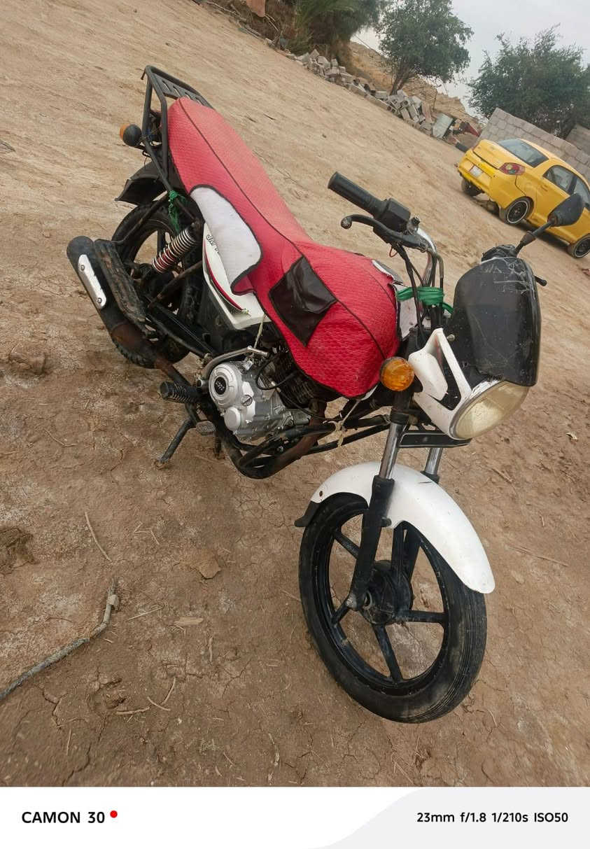 السلام عليكم 
بوكسر موديل 20اوراق اصولي 
محرك ما مفتوح ما نقصه شي 
السعر 850وبيه مجال 
المكان قضاء الاصلاح ال خليوي ***********
