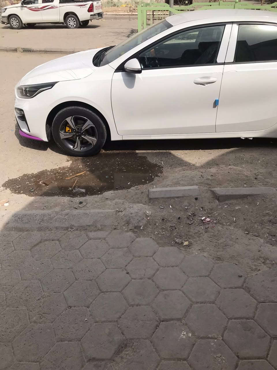 سلام عليكم
اخوان سيراتو موديل 19 محرك 1600 مكفوله كفاله عامه ماعدى رصعه بسيطه ابخشم البنيد  عايفه  ع وضعه 
مواصفاته 
لون ابيض لؤلؤي 
شاشه كامره دواره
مري شفط
كشنات جلد 
بلاجكتور لد خلفي
ماشيه ١٣٨ ألف حقيقي ع ايدي 
للأستفسار الاتصال ع الرقم التالي
***********
