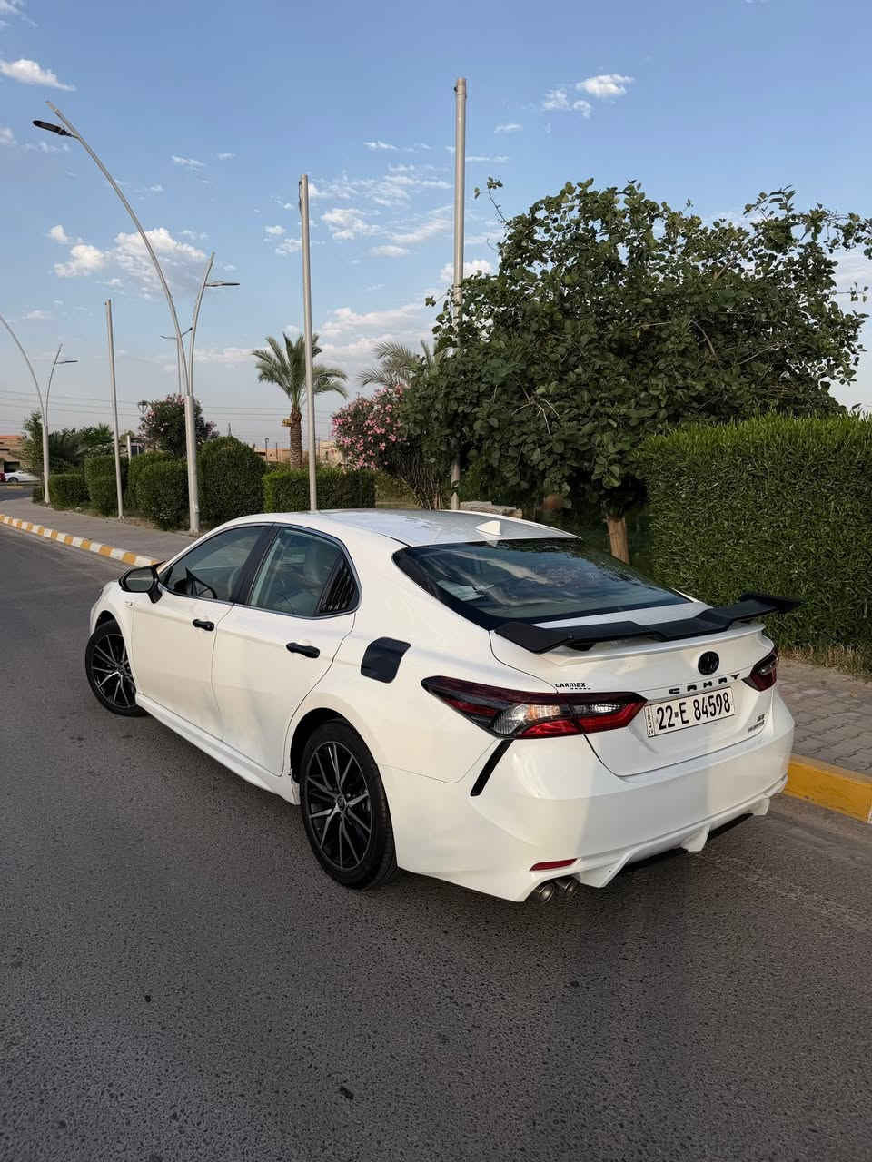 كامري 2021 Hybrid se

محرك 2500 v4
العداد : 100 الف ميل
وارد امريكي
بدون ايرباك فقط باب السايق مبدل بلادي
والباب الي خلف السايق بي صبغ
( صور الضرر مرفقة بالمنشور )
وبالعراق صار بالباب الخلفي اليمين 
ضرر بسيط موجود على حطتة 
السعر 190 وبيها مجال للشراي 

ملاحظة / السيارة اني كصيتها من المزاد يعني جناي مو بيع وشراء 
للتواصل : ***********

