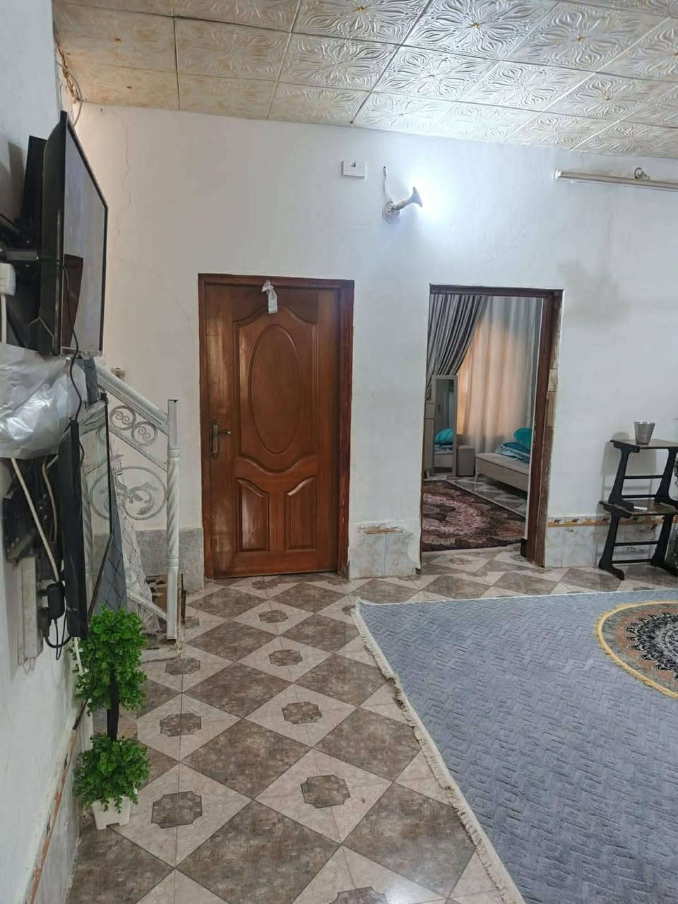 بيت للبيع طابو صرف الهلاجيه اول مربع خلف صيدليه مساحه 200 كامل خدمات مقرنص تبليط ***********
