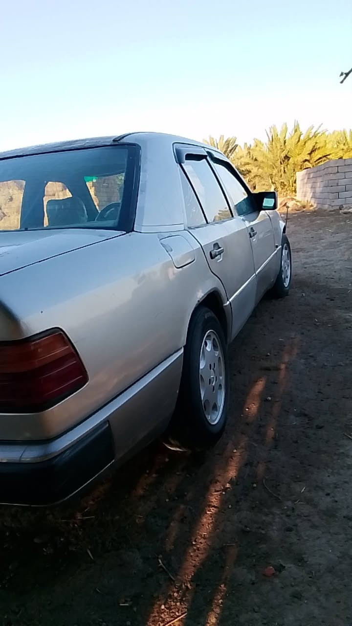 بسبب الوعود الكاذبة رحمه لموتاكم لاتكلي  امسح المنشور وماتجي سلام عليكم شباب للبيع مرسيدس دب محوره مكينه ثنين ونص مكينه وكير حلو رقم الماني  كهرباياتها كلها شغاله راعيها بل عماره مكفوله سياره حلوه مال بيت موديل 87 سبب البيع أنه عله باب الله وهاي مومال شغل  تعرفون  بعد وترهم مراوس بكرسته مارك لسعر ب33 وتدللون مكان ناصرية شطره وهذا رقمي ***********
