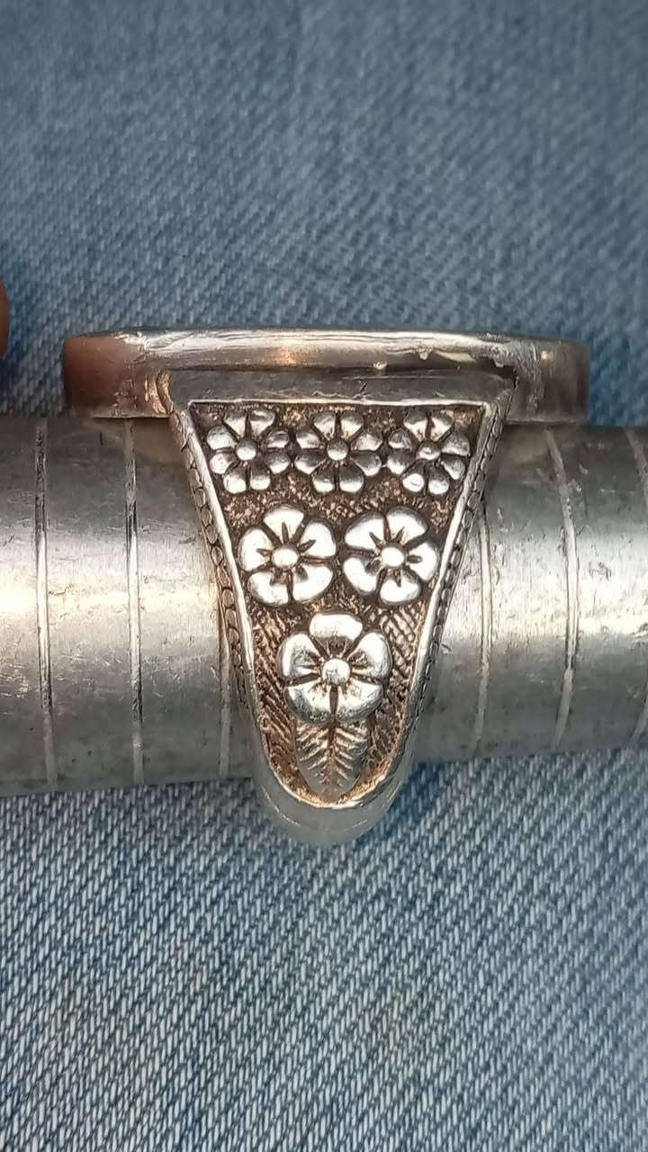 عقيق يماني قديم خشن للبيع السعر 175 ألف 
مخطوط يا صاحب الطف الخفي بك استعين واكتفي 

عنوان بغداد مدينة الصدر يوجد خدمة توصيل


**إذا كنت صاحب هذا الإعلان وتريد حذفه لأي سبب، رجاءا أرسل رسالة إلى الدعم الفني**