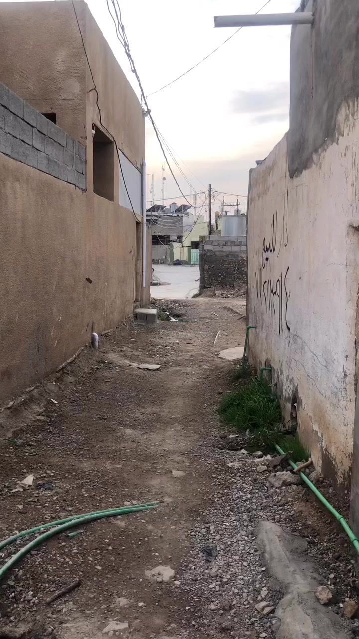 السلام عليكم هيكل للبيع بدون سقف مساحته 75 متر  عنوان عروبه داخل فرع سيد اثير الكصاب
السعر 10 
هـ ***********
