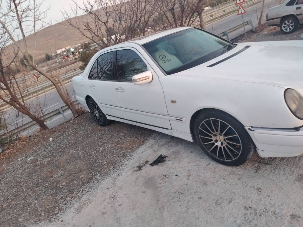 ماسلیس مۆدیل 1998 مە نە فێست اصلی
سیارە کە مالی دوو ستە و بێ کیشەیە گێر و مە کینە بە شە رتە تووند و تۆلە بێ بۆیاغە سعر50 تۆزیک معمە لە ***********
*********** أربيل, العراق
