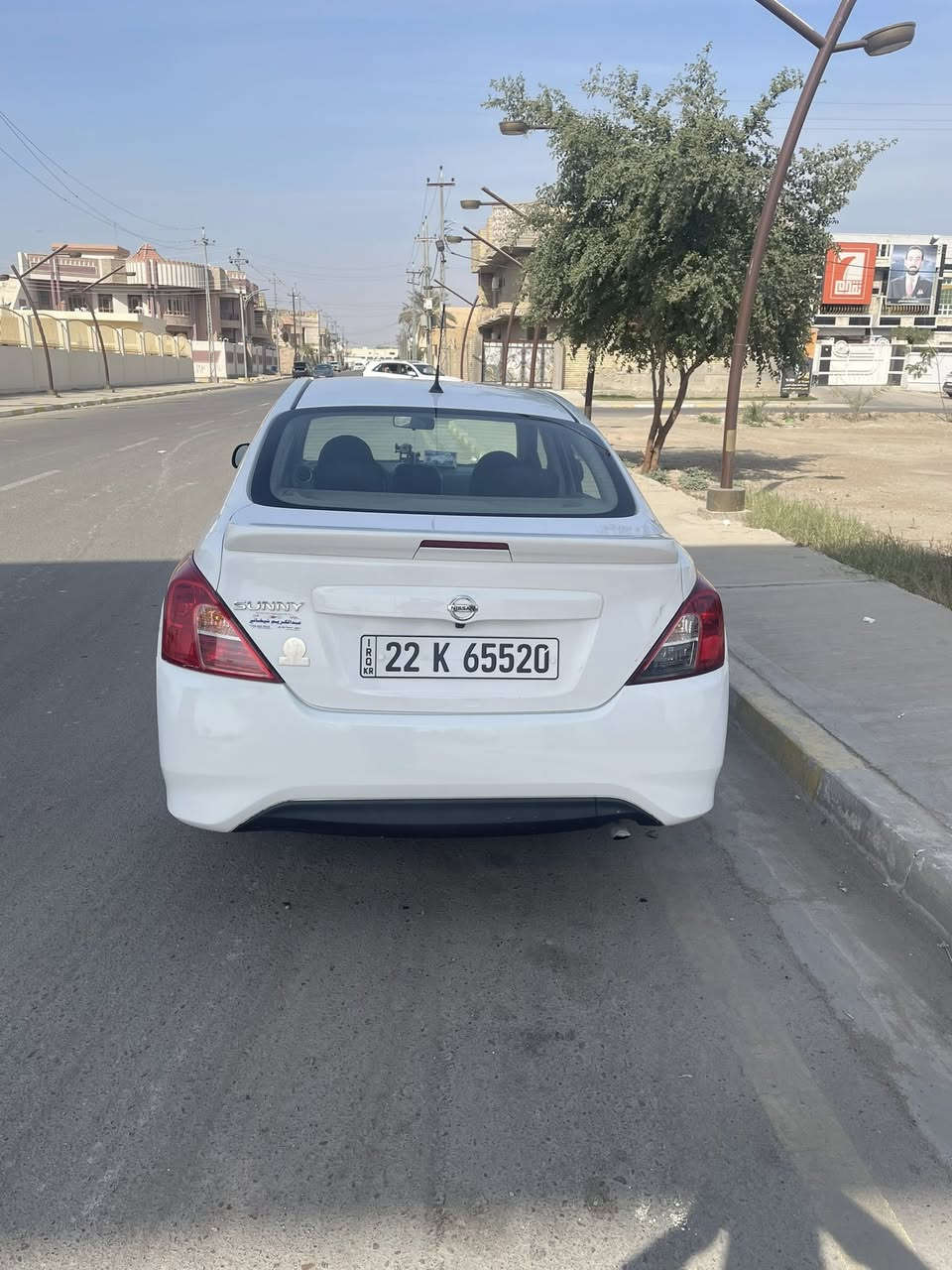 السلام عليكم
نيسان صني هندي بليته زركه2022رقم اربيل باسمي
بيها قطعه صبغ جاملغ خلفي جهة اليمين بدون داخل الباب وشويه بارد تخم تاير جديد  مكان السياره الفلوجه سعر117 وبيها مجال اتصال فقط***********
