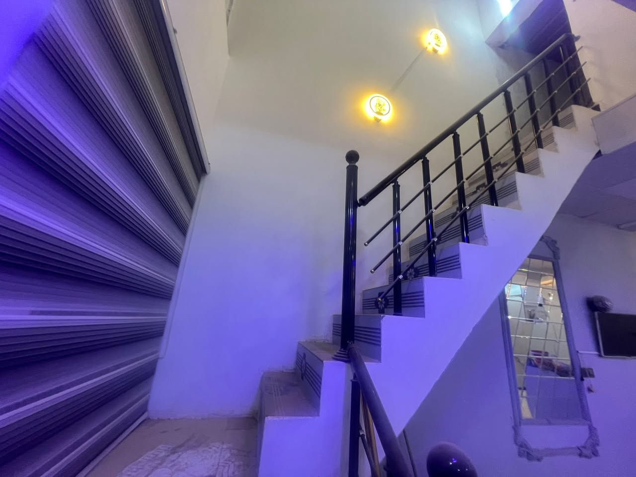 للبيع 600 متر .. زراعي سند 25

الديوانية _ طريق السنيه السياحي _ قرب كونكريت العادلي || مجمع توحيد العفلوكي || ... شارع  تبليط

يحتوي على : 
 
دارين مع مضيف خارجي 
الدار الاول مساحة 200 
 .. صب كونكريت مسلح

الطابق الاول / غرفتين  .. وصالة .. واستقبال .. ومطبخ (حار - بارد )

وصحيات داخلية وخارجية .. .. وطارمة

الدار الثاني 
مساحة 145متر تقريباً

يحتوي / غرفة .. صاله .. مطبخ.. صحيات.. طارمة 

المضيف 
مساحه 150 متر تقريباً 
يحتوي مجموعة صحيات ومطبخ (غير مكتمل) 

ملاحظة :- يمكن يباع  منفصل حسب الرغبة

للاستفسار *********** 
او مراسلة الصفحة
