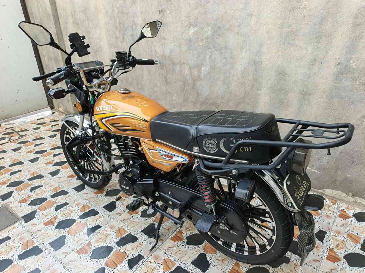 دراجه نضيفه محرك 200 سيسي تشغيل بصمه كفاله عامه ورقه منفيس وياهة السعر 875  وبي مجال قليل مكاني الرمادي التأميم رقمي***********
