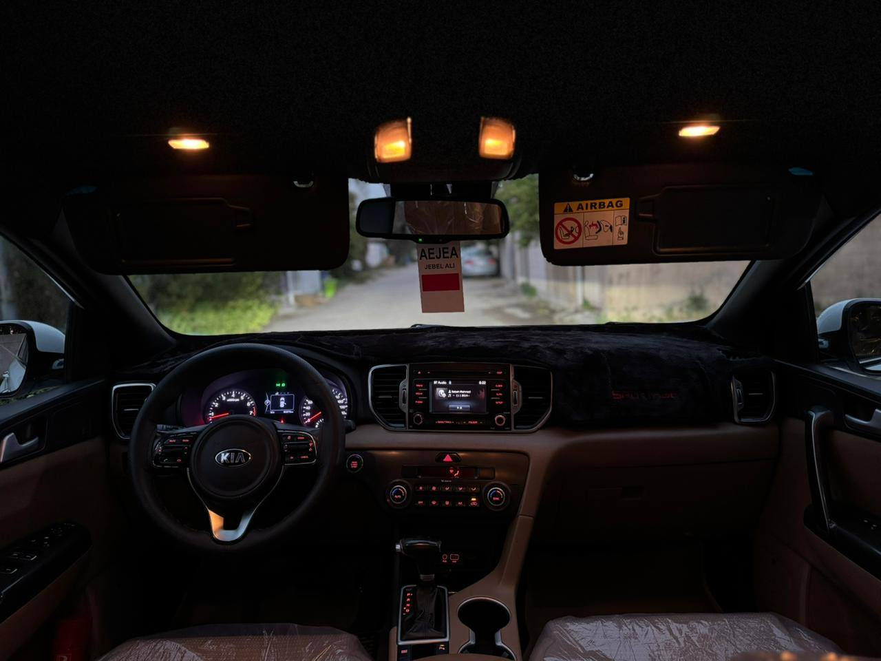 اليدور جديد ونظيف هذا جديد 🤍
((بيع او مراوس)) 
كيا سبورتج 2017 خليجي ماشيه 90 الف
مكفوله كفاله عامه من البارد والصبغ والفتح
بيها طخات بسيطه فقط 
المواصفات فول عدا البانوراما ✅
♦️محرك 2000 دووش
♦️بصمه ابواب+بصمه تشغيل 
♦️كشنات جلد 
♦️كشنات حساس
♦️كشنات حمصي 
♦️كشنات كهرباء 2
♦️بصمه عدد 2
♦️تبريد بيانو شاشه 
♦️فول تحكم ستيرن 
♦️قطعتين تبريد 
♦️حساس امامي 
♦️حساس خلفي 
♦️مانع منحدرات
♦️سايد بريك بصمه 
♦️اوتو هولد
♦️مود درايف ((سبورت ايكو)) 
♦️شحن وايرليس
♦️ترحيب الأبواب والمري 
♦️زنون عدسه متحركه
♦️5 ويل كب
♦️4 دسك
♦️مري شفط 
♦️اشاير بالمري 
وباقي المواصفات المعروفه 
السياره جاهزه من كير ومحرك وحداديه وكهربائيات وتدفئه وتبريد وتخم تاير وشكلها ودواخلها احلى من الصور ✅
رقم بغداد مشروع وطني الدولي الجديد 
تحويل ثاني يوم 
مكاني بغداد الكريعات 
السعر 185 والمجال بسيط حك الجيه فقط 
هـ*********** الشراي يتصل فقط
