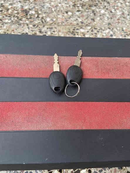 سكوتر شحن للبيع بطاريات ليثيوم الشحنه الواحده تمشي 45كيلو دبلات امامي لايتات الأيدي  أشاره يمنا يسره يجي بي سويجين بس شويه الشاشه بيها كسره السعر420 الف وبيها مجال مكاني بغداد السيديه للاستفسار ***********
