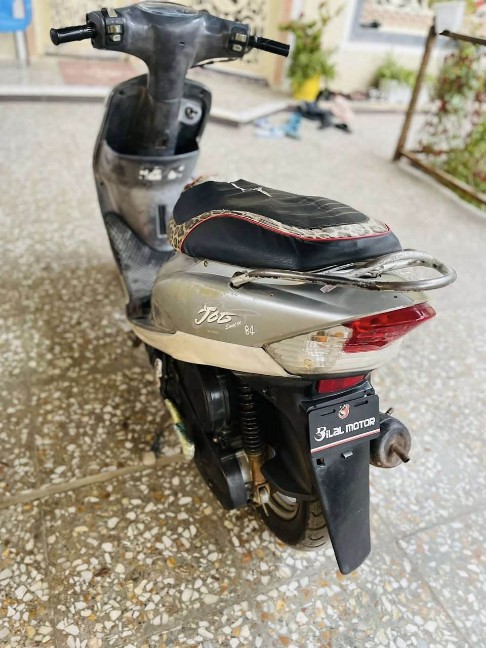 للبيع ماكس منغولي  الدراجه من كلشي  الدراجه بوشه ٤٩ بلاد  الدراجه كله مختمه  شلعه  تشك الكاع كامله مكمله مابيه نقص برغي كله شغاله من الويل للويل سعره 550 وبيه مجال للطبين مكاني بابل  ورديه داخل الجزائر منطقه البوعليان ( الاستفسار خاص ) و هذا رقمي***********و ***********
