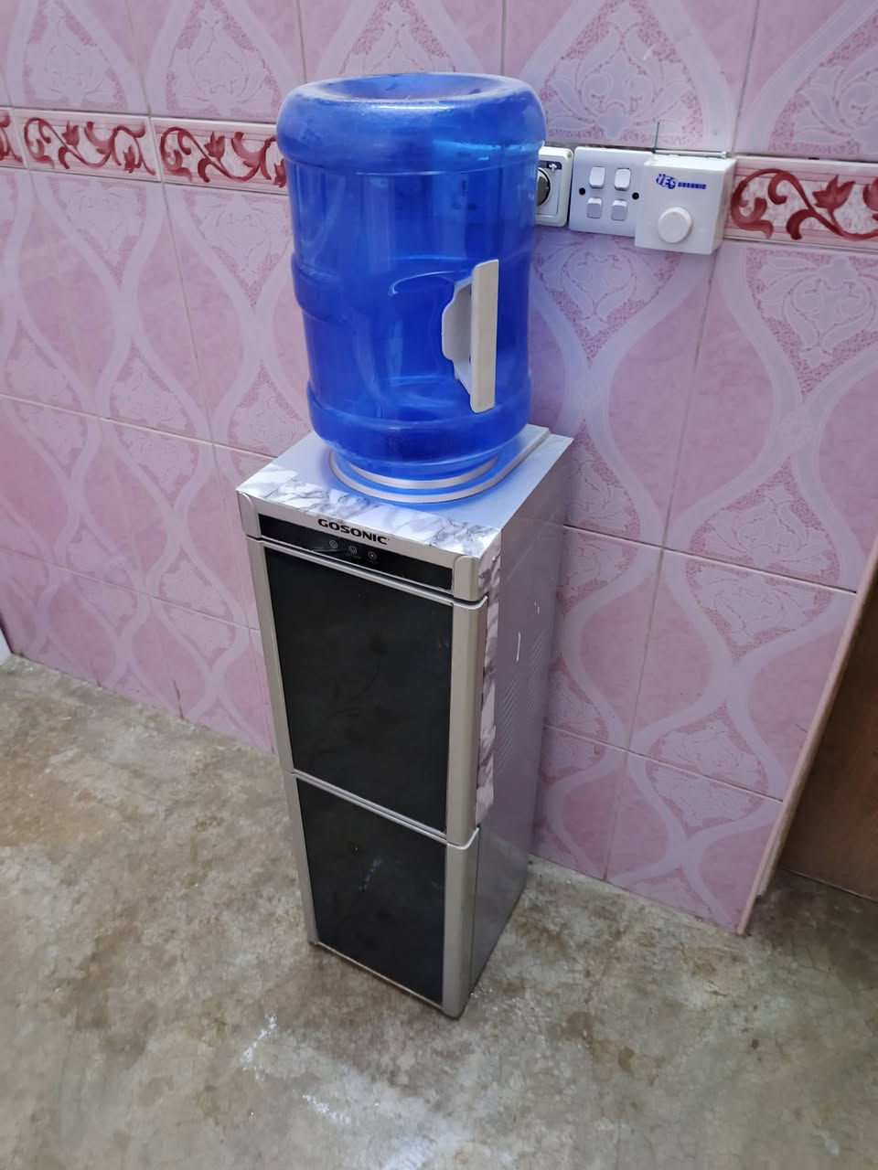 سلام عليكم براد شغال شرط حار بارد كل عيب مابيه كله شرط  السعر 55 وبيه مجال مكاني كركوك حي عسكري شراي اتصل ***********
