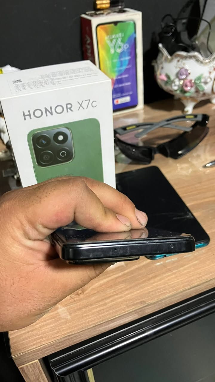 Honor x7c
256gb
Ram8+8
Shasha120hz
Battery6000
2sim
کارتۆن +کەلەو وایەر بیلاد
مۆبایلەکە نەکراوەیە بەزەمان دەفرۆشم
تەنها تەنیشتەکانی شوێن کەفەری پێوەیە
شاشە و پشتی خاوێنە
کەڤەرێک و ٢ درعی لەگەلە
نرخ ١٩٠ هەزار 
***********
