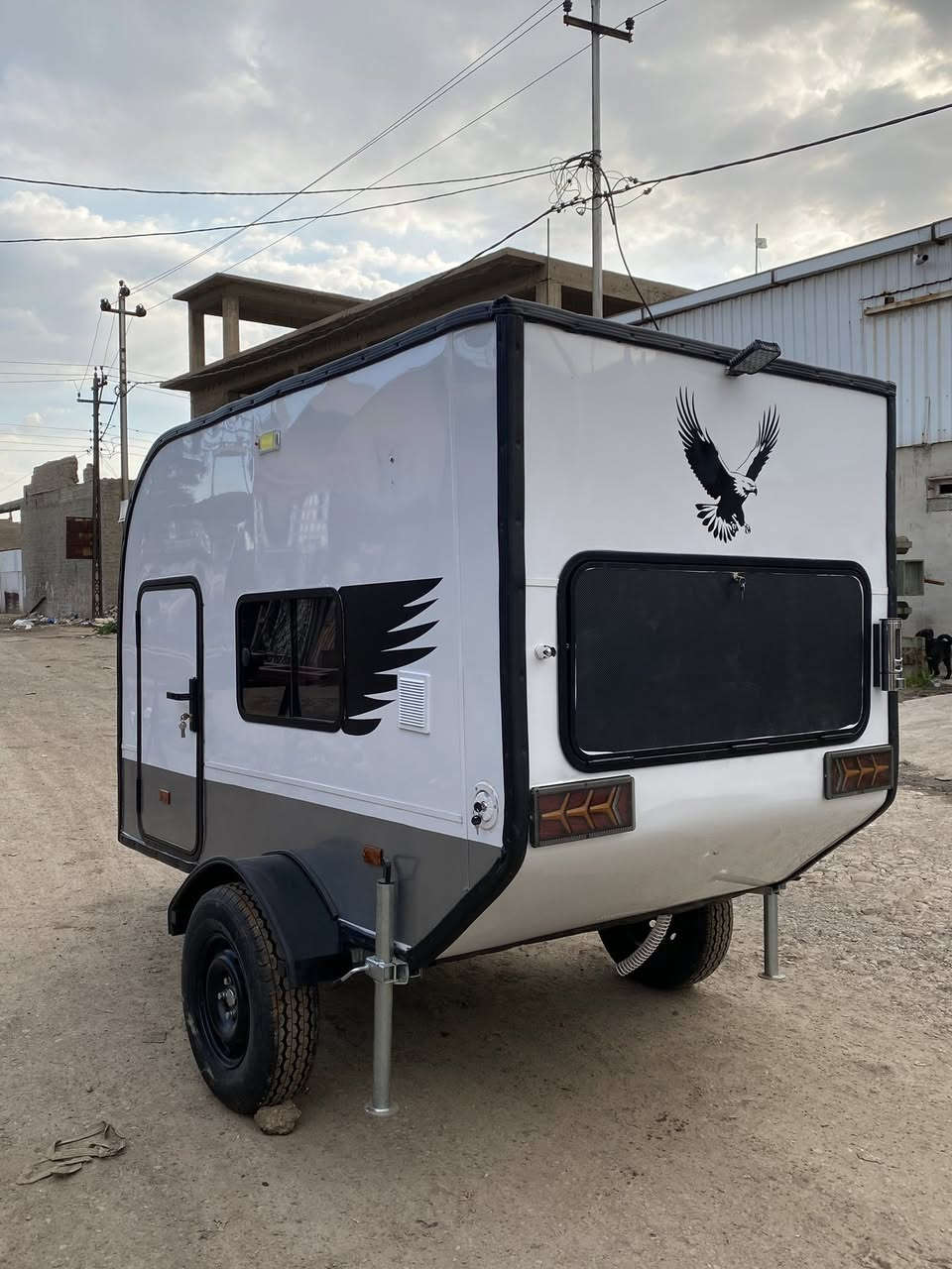 كرفان تصنيع تركي رقم الشاصي ومنفيس الطول 260 العرض 150 الارتفاع 150 خفيف الوزن إمكانيه سحبه بسياره صغيره 4 سلندر كرفان فول مواصفات


**إذا كنت صاحب هذا الإعلان وتريد حذفه لأي سبب، رجاءا أرسل رسالة إلى الدعم الفني**