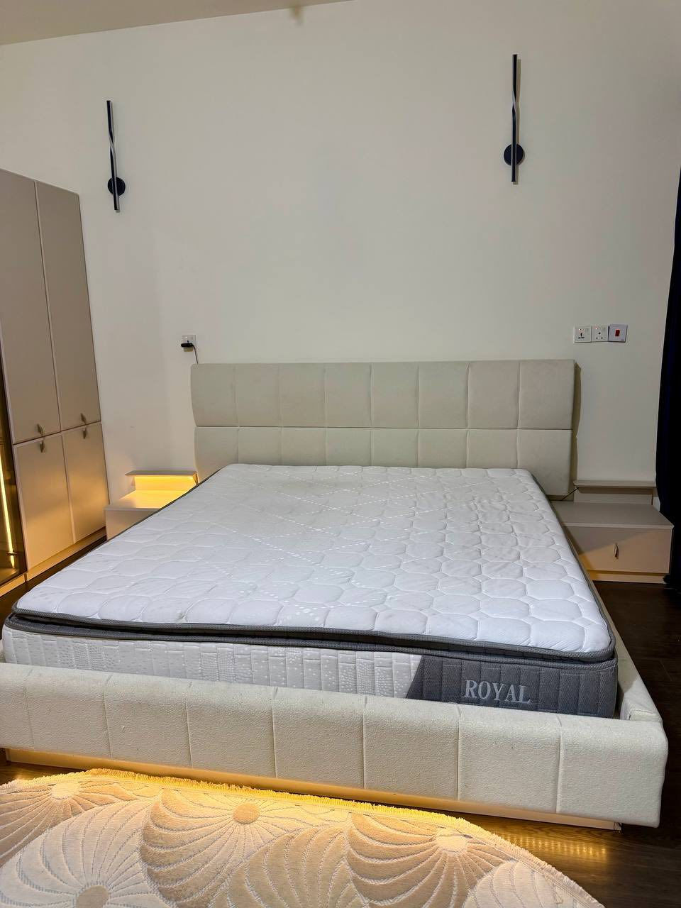 سلام عليكم غرفه للبيع ستعمال سبوع واحد جدا جديده تتكون من 9 قطع
كنتور 220cm*320 مع الملحق
200cm x 180cm سرير
ميز تواليت أنارة
كومدي عدد 2 أنارة
درور
مرايا قيافة
طابورية
hdf خشب
سرير مخزن جك معه الدوشك تريد او بدون الدوشك اصلي من شركه رويال واكو بعد تخم موجود ايضا وعندي طباخ البيع لغرض السفر وجدآ جديدات ابد مامستعملات قليييييل للستفسار ***********
