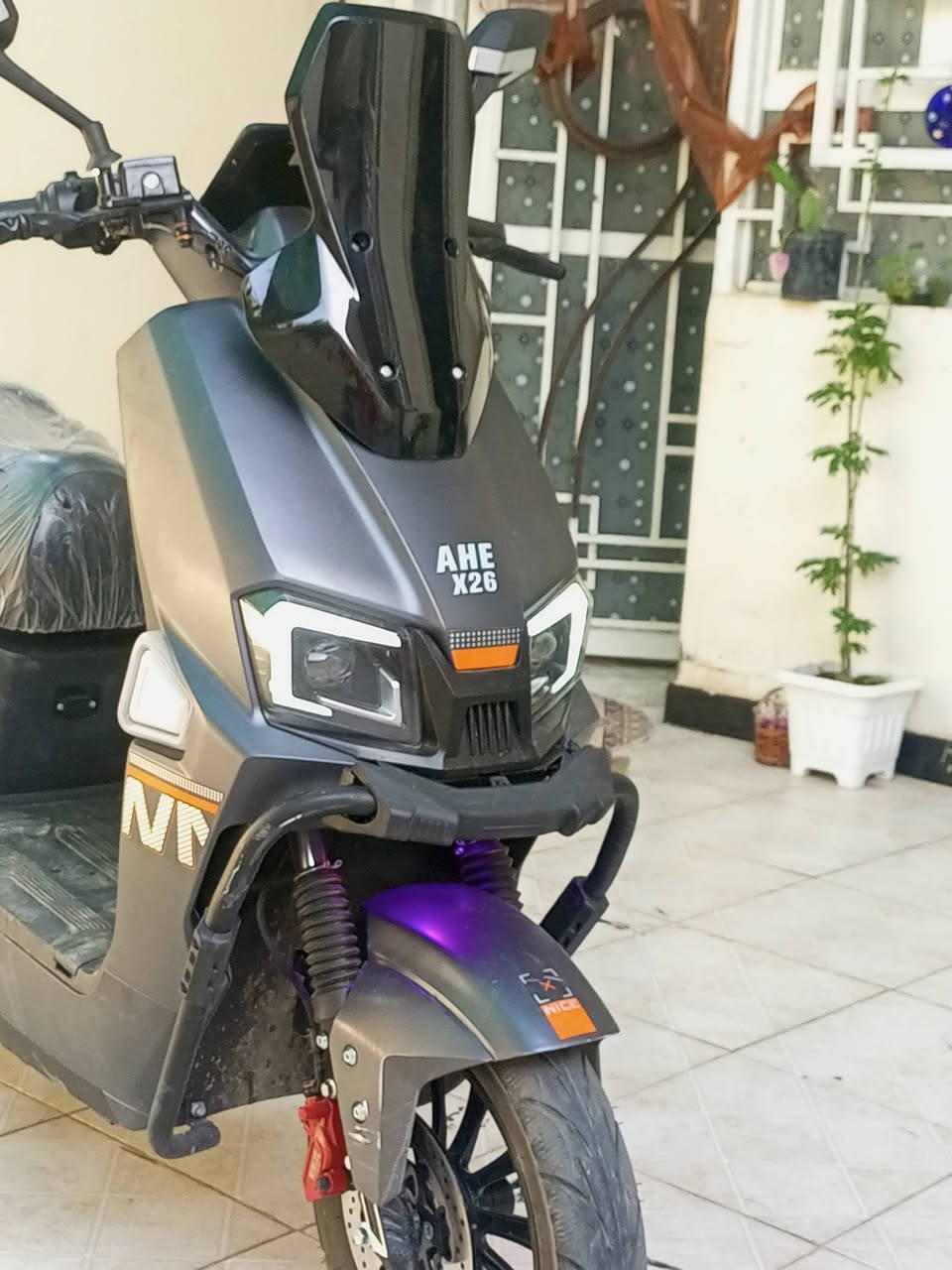دسلام عليكم دراجة للبيع AHEX26 دراجة جديدة بعدهي ماصارله اسبوعين من طالعة من معرض المهندس بعدهي مامشية فولل موصفات بيه نضام سبورت وبيه بك 3 نمر والرابعة تجي سبورت ودراجة 2025 وتمشيك 75 كيلو  
سعر خاص 
***********
