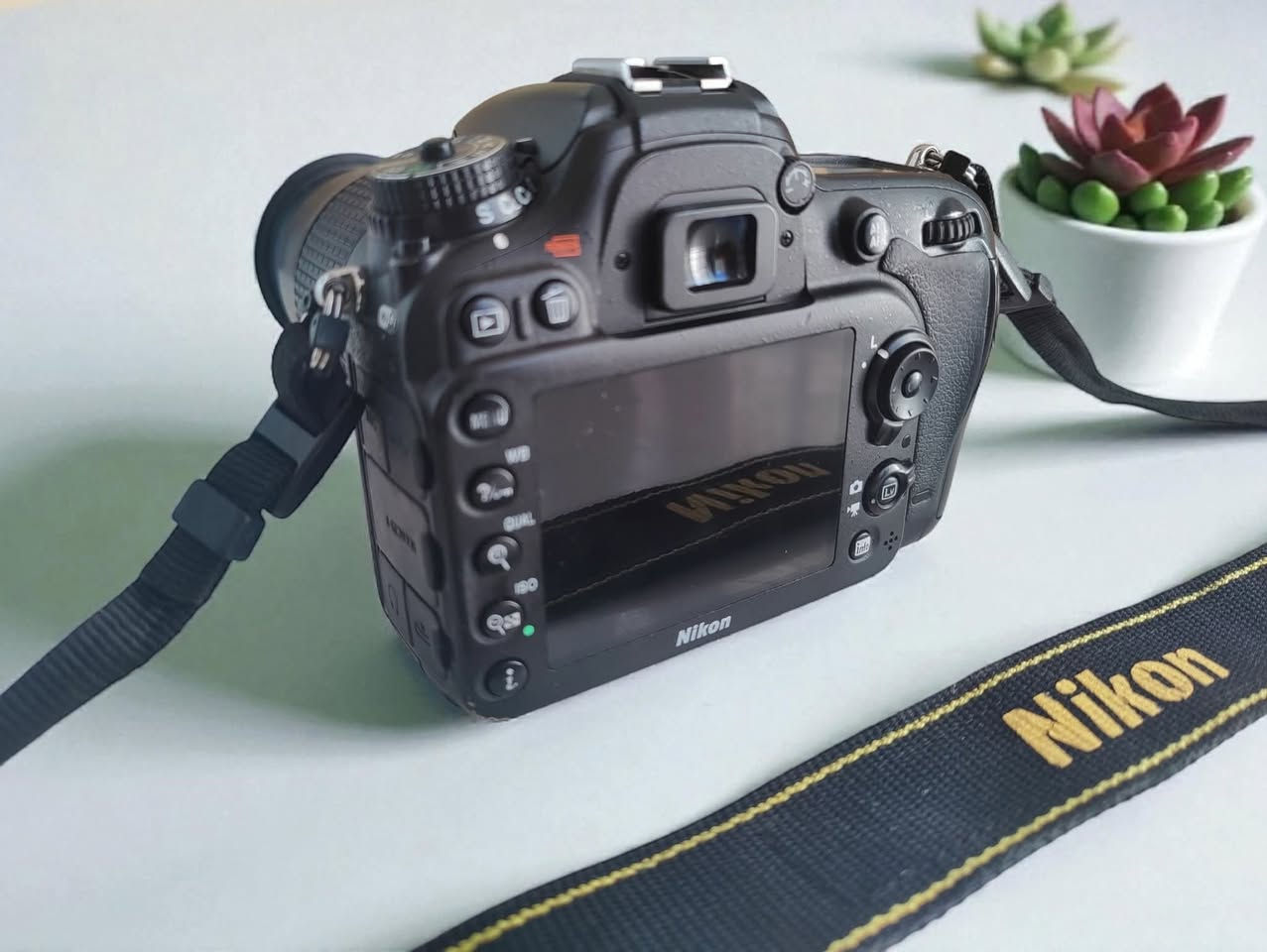 نيكون 7200 فول دقة معروفه صورتهه فول
 للبيع ملحقات كامله شاحنه وبطاريه وحزام كتف وجنطه ورام عدسه اصليه 140 مكفوله من اي خلل شرط الفحص عنواني كربلاء


**إذا كنت صاحب هذا الإعلان وتريد حذفه لأي سبب، رجاءا أرسل رسالة إلى الدعم الفني**