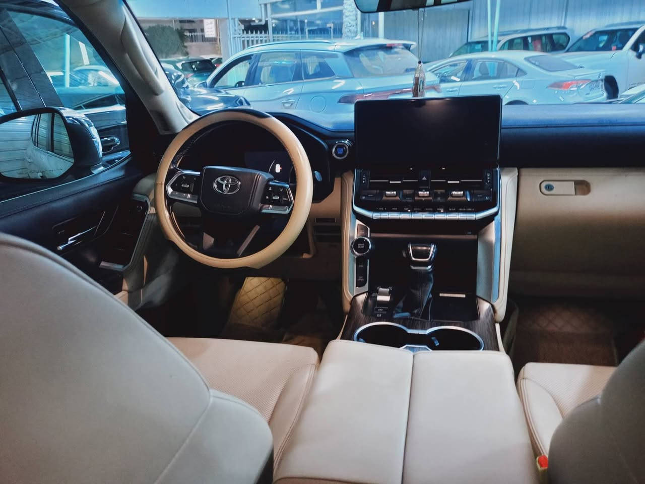 تويوتا •••• لاندكروز  (VX).   ✅✅
موديل•VX/ 2022   ✅ S ( ساز ) تنفس طبيعي

_فول مواصفات ••• 3 شاشات ((تطبيق))
_6 :: سلندر  محرك  عادى 
_جديدة جدا بحالة الوكالة  🔴  دعامى لدعامى ب شرط 📦
ماشى(  57 )الف كيلو

_جنطة كهرباء 
_تبريد كشنات
_كراسي كهرباء 
_جلد بيجي 
_سلايت
_3 شاشات بلاديه
_تشغيل  عن بعد 
_السياره فول 1/1
_مكبرات JBL
_شاشةكبير 
_كيچ ديجتال

سعر  $640 بيه مجال

العنوان ::: بغداد الاعظميه ( شارع الضباط)

الاتصال على االرقم***********  ☎️☎️
