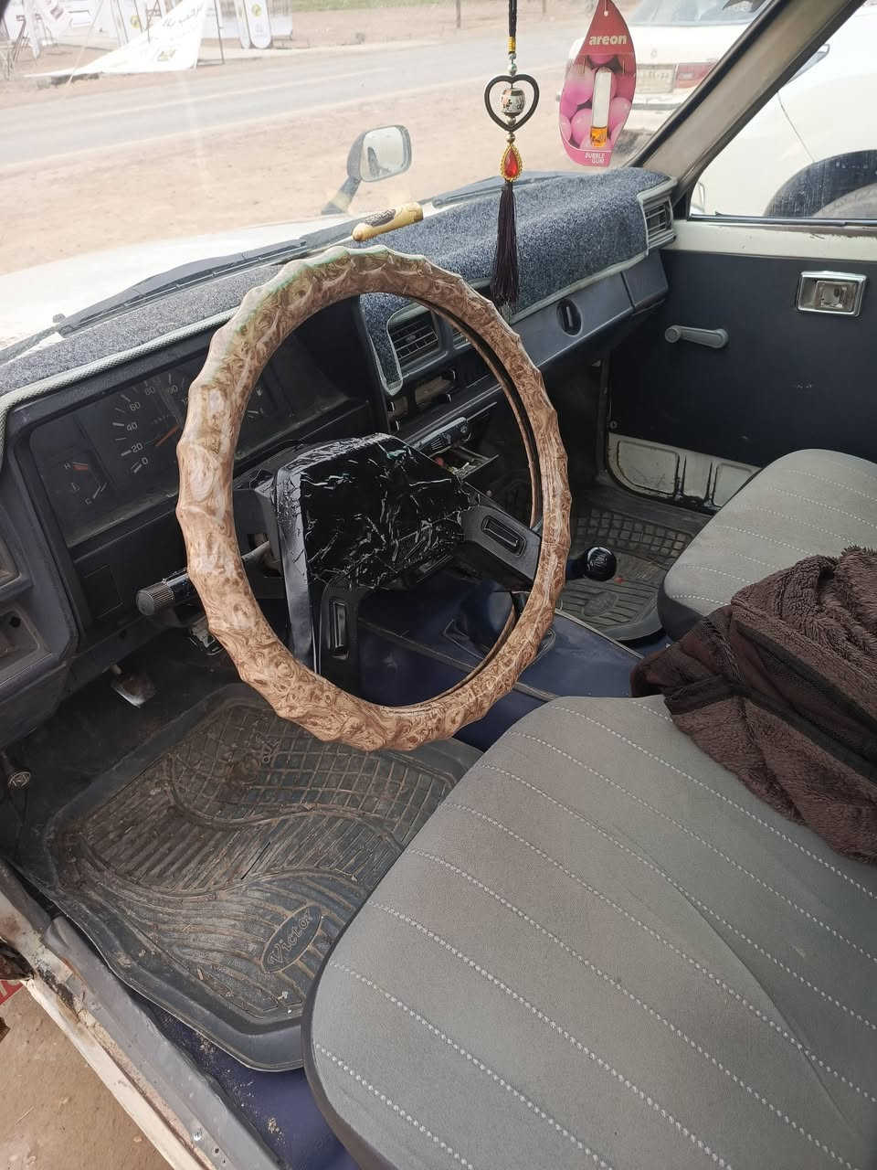 السلام عليكم للبيع بيكم تيوتا موديل 85 رقم دولي باسمي مكفولة من السبق  فقط البدي بي مكان رش صبغ محرك كير مكفول سياره مضبطه مكان السياره صلاح الدين قضاء بلد رقم صاحب السياره ***********
