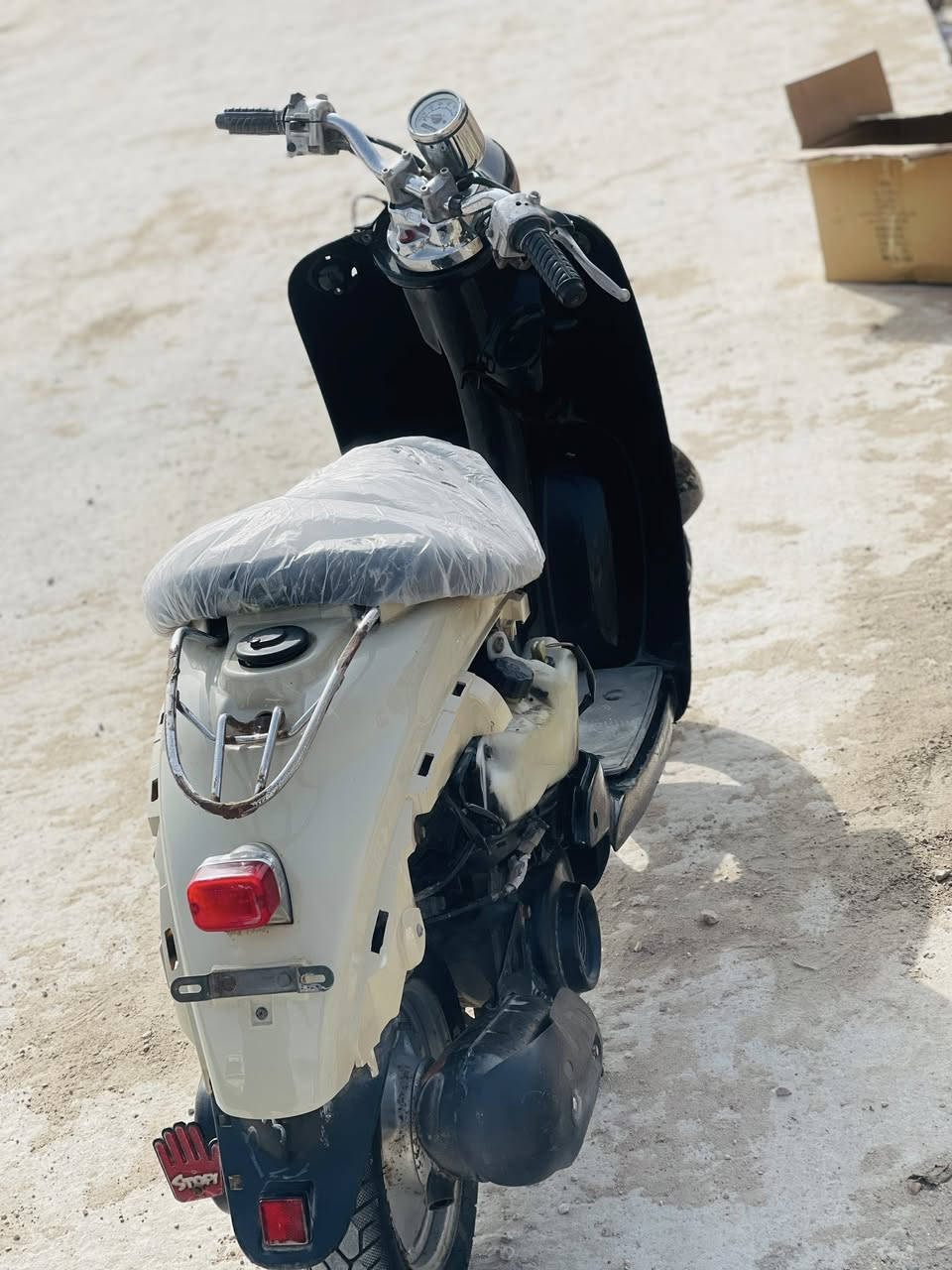 سلام عليكم دراجه مصريه لبيع السعر خاص دراجه كارتون كفرات كامله بس مشكله خلك ماكو نشدهن الدراجه خطين مفتوحه بس بستم بخدمت شراي هاذ رقمي  ***********
