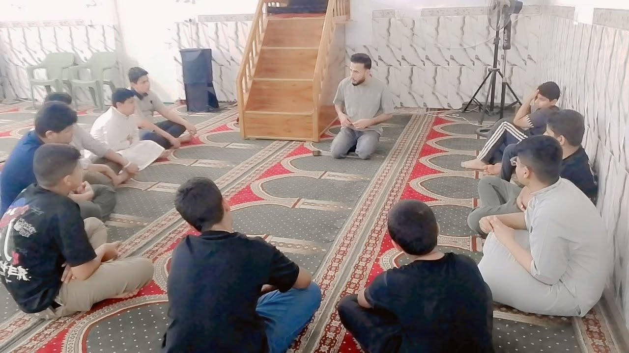 قال تعالى ﴿فَلْيَنظُرِ الْإِنسَانُ إِلَىٰ طَعَامِهِ﴾ [عبس/24]  
تنطلق الدورات الصيفية في الفقه والعقائد والأخلاق لتغرس في الناشئة غذاءً روحيًا وفكريًا، يربط العلم بالإيمان، ويحوّل المعرفة إلى سلوكٍ تربوي وإصلاحي حي.
كل يوم بعد صلاة المغرب مباشرة ما عدا الثلاثاء والخميس والجمعة
في حسينية الامام الحسين عليه 
العراق ميسان حي الحسين الجديد


**إذا كنت صاحب هذا الإعلان وتريد حذفه لأي سبب، رجاءا أرسل رسالة إلى الدعم الفني**