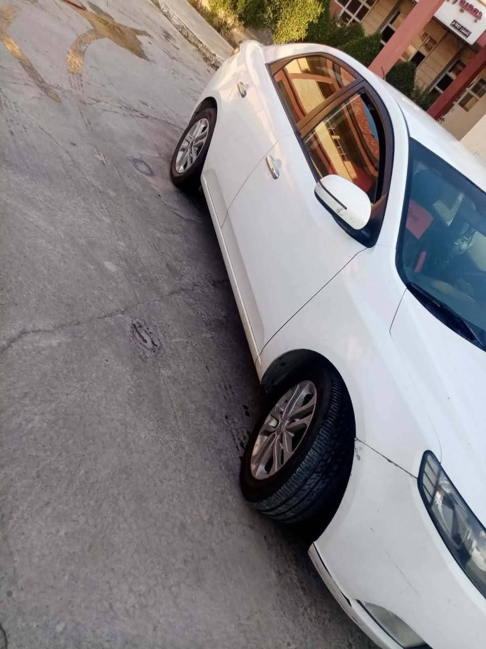 سيراتو ٢٠٠١٢ بيها بس باب نفر صبغ سنويه رقم جديد السيارة نضيفه السعر ١٠٢ بيها مجال  مكاني موصل الايسر
***********
