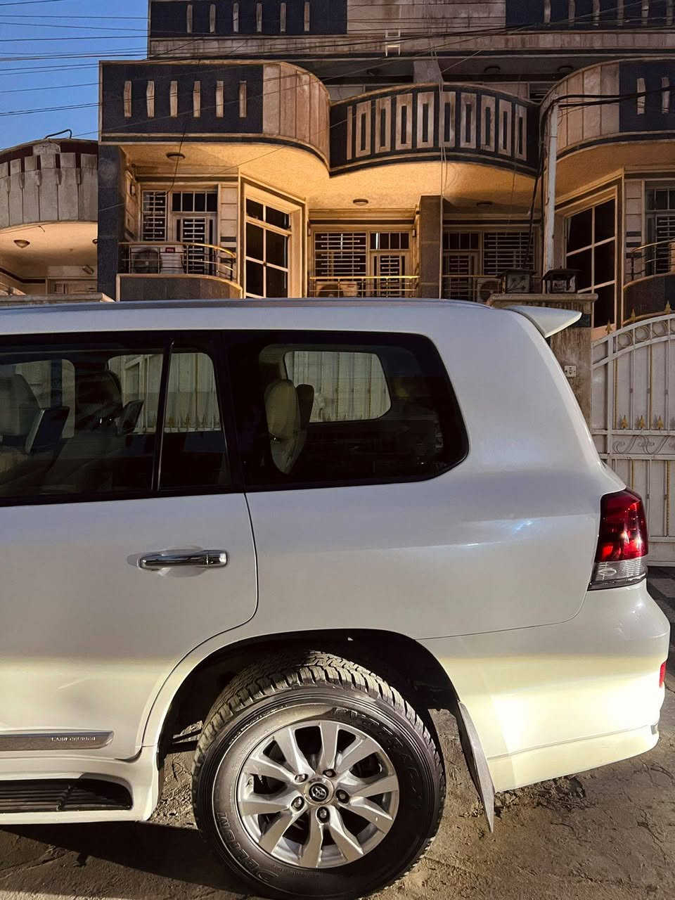 لاندكروز شركة جيهان 
 موديل 2019رقم اربيل السيارة بأسمي
احولها ثاني يوم. عداد 100الف 
 محرك 6 سلندر المعروف 
فتحة سلايد 
بصمة ابواب
كشن جلد تحكم كهربائي للسائق والراكب
تحكم ستيرن 
  ثلاجة 
واير ليس + نضام دفلوك 
اشاير ترحيب ليزري لكزز + لايت زينون 
اضوية ليزري بالدوسات حساس امامي خلفي

السعر 49.000$ (490 ورقة فقط)
للتواصل 
***********
مكاني بغداد البلديات
