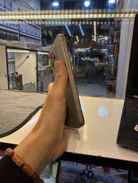 ١٥ برو ماكس  ماستر لون تيتانيوم ذاكرة ٢٥٦ بطارية ٩٠٪؜ مبدل شاشة نوعية ...