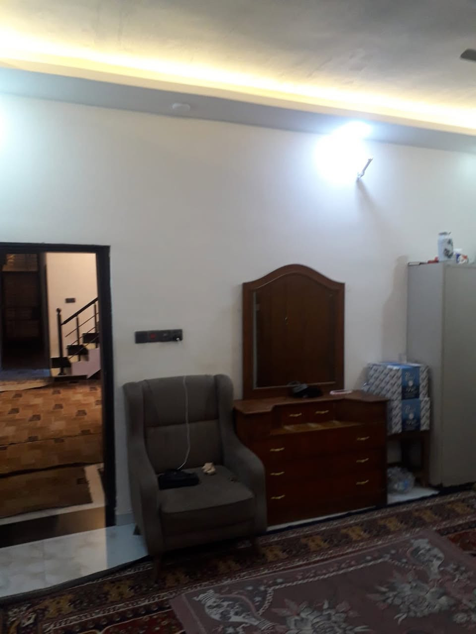 دار للبيع
المساحه 100م 

الوجه 5نزال 20 بناء حديث 

يحتوي على مدخلين 

صاله ومطبخ وخدمات 

وثلاث غرف نوم 🛌 العنوان شهداء البياع 

قرب جامع معاذ ابن جبل

الاستفسار ***********
