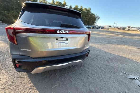 للبيع سلتوز موديل 2024 حاليا بعمان
  السعر بمكانهه 115 $
المواصفات S
بصمه تشغيل 
داخل جلد 
شاشه كبيره 
رادار جانبي 
رادار خلفي 
ويل كب
تحديد مسار 
كشنات تدفئه
تحكم كامل
ثلاثه انظمه قياده 
محرك 2000 دوش 
لايت لد 
شباك لد 
لد خلفي وبعد بيه مواصفات 
للاستفسار مراجعة البيت المعمور لتجارة السيارات الامريكية
بابل قرب مجسّر الثوره 
*********** عبد النافعي
