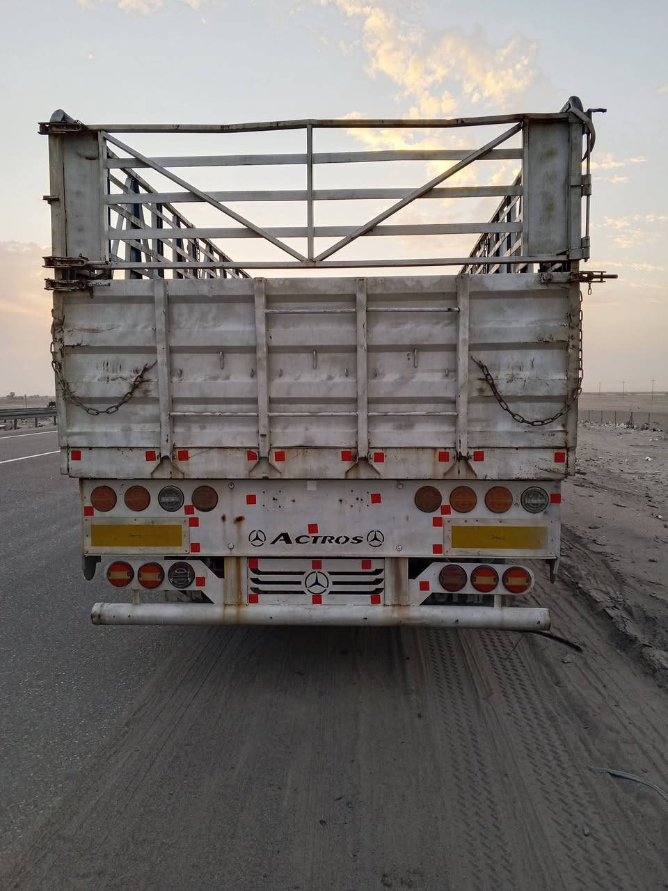 سلام عليكم عربانه للبيع أربع محاورالطول 60و13جاهزه للشغل السعر100وبيهه مجال للتواصل ***********
