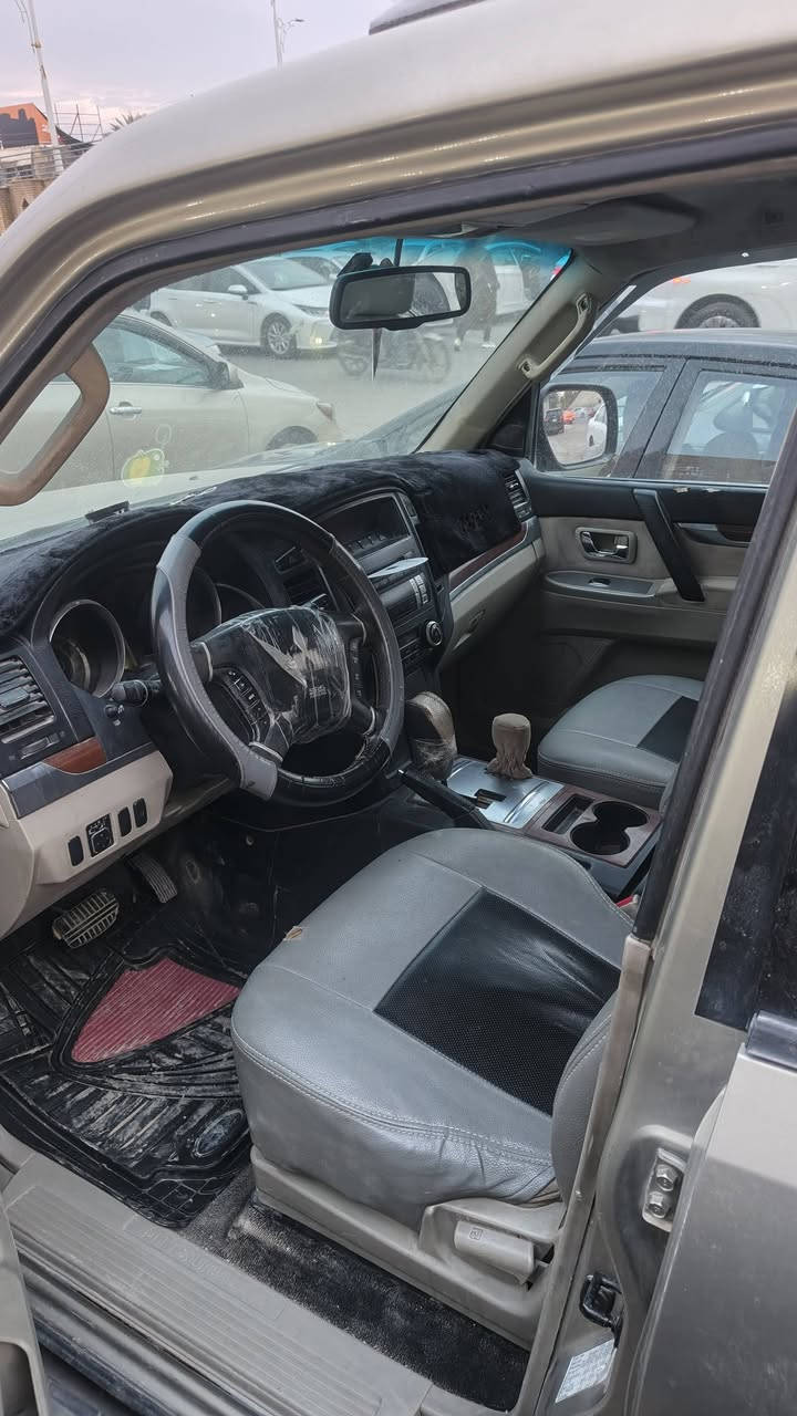 السلام عليكم باجيرو 2009محدث 23 فول موصفات عدا الفتحة ضرر متجيه على صفحه السايق تجيه بسيطة بدون دواخل العنوان الفلوجة السعر 100بيهه مجال حك الجيه 
***********غير متواجد على الفيس
