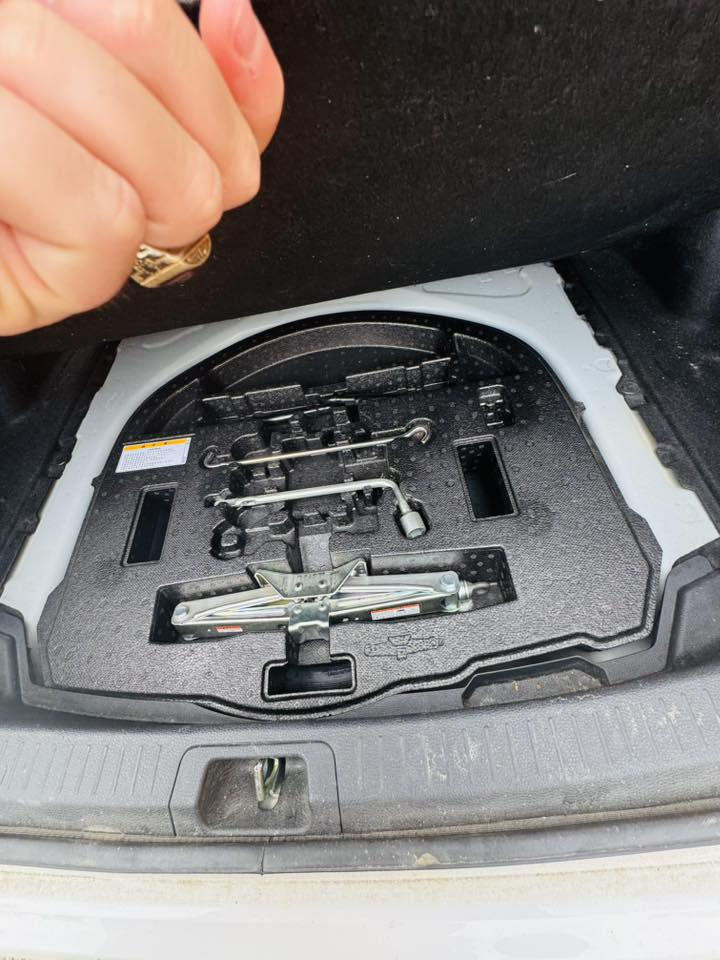 السلام عليكم  كورلا هايبرد موديل25 ماشيه 13 الف ماخذه زيرو ع ايدي كفاله عامه كرسي كهرباء داخل احمر مواصفات معروفه  الاتصال 
  ‭0774 455 0043‬ مكاني بغداد الغزاليه
