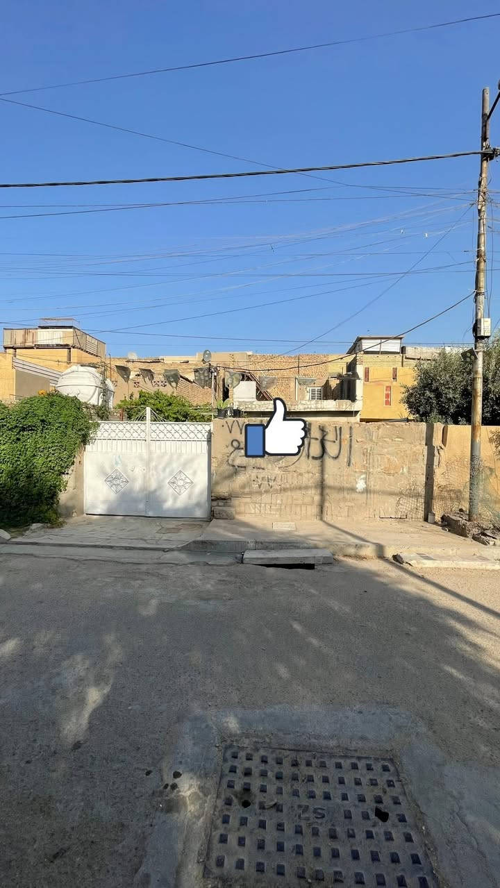 دار البيع طابو صرف
🏠المساحه ١٨٧ متر 
ا
🛅الواجهة ٧ونص 

🏠البيت  قديم تريد ترممة🏙️ تريد تفلش🏚️

يتكون لبيت من طابق ونص👌 - عرض الشارع ١٢ متر 🏘️

كامل الخدمات من ماء💦 وتبليط 🏘️وكهرباء⚡️ وقريب عن شارع 

الموقع 🏗️بين شارع الجامع وشارع ٧٠ موقع مميز  وجيران طيبة 

السعر مناسب 💵

اي استفسار اتصل بمكتب الوسام للعقار شارع المصرف 
*********** وسام
