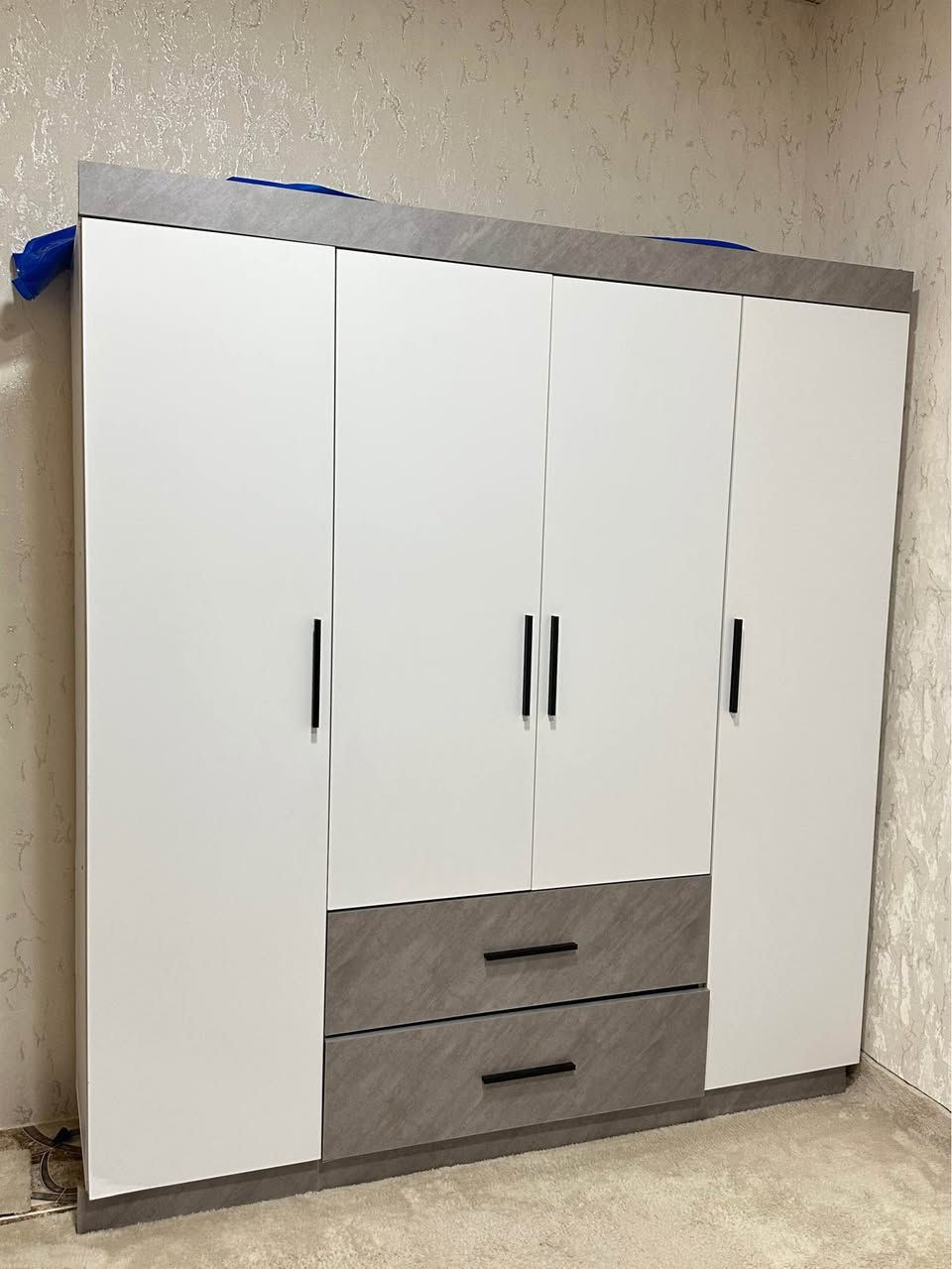 بو فروشتن .  تا قمي قه نه في  زور جوان تا زه    تا يبه ت به ميوان    / ٣  ما نگه كرا وه  درا ويو  شكا وي  هيجًي نه  زور تا زه يه تا ي به ت به ژوري ميوان   وه كو  سيسميش به كا ر ديت    نرخي ٧٠٠$  مه عا مه له  زور جوانو تا زه            *********** السليمانية, العراق
