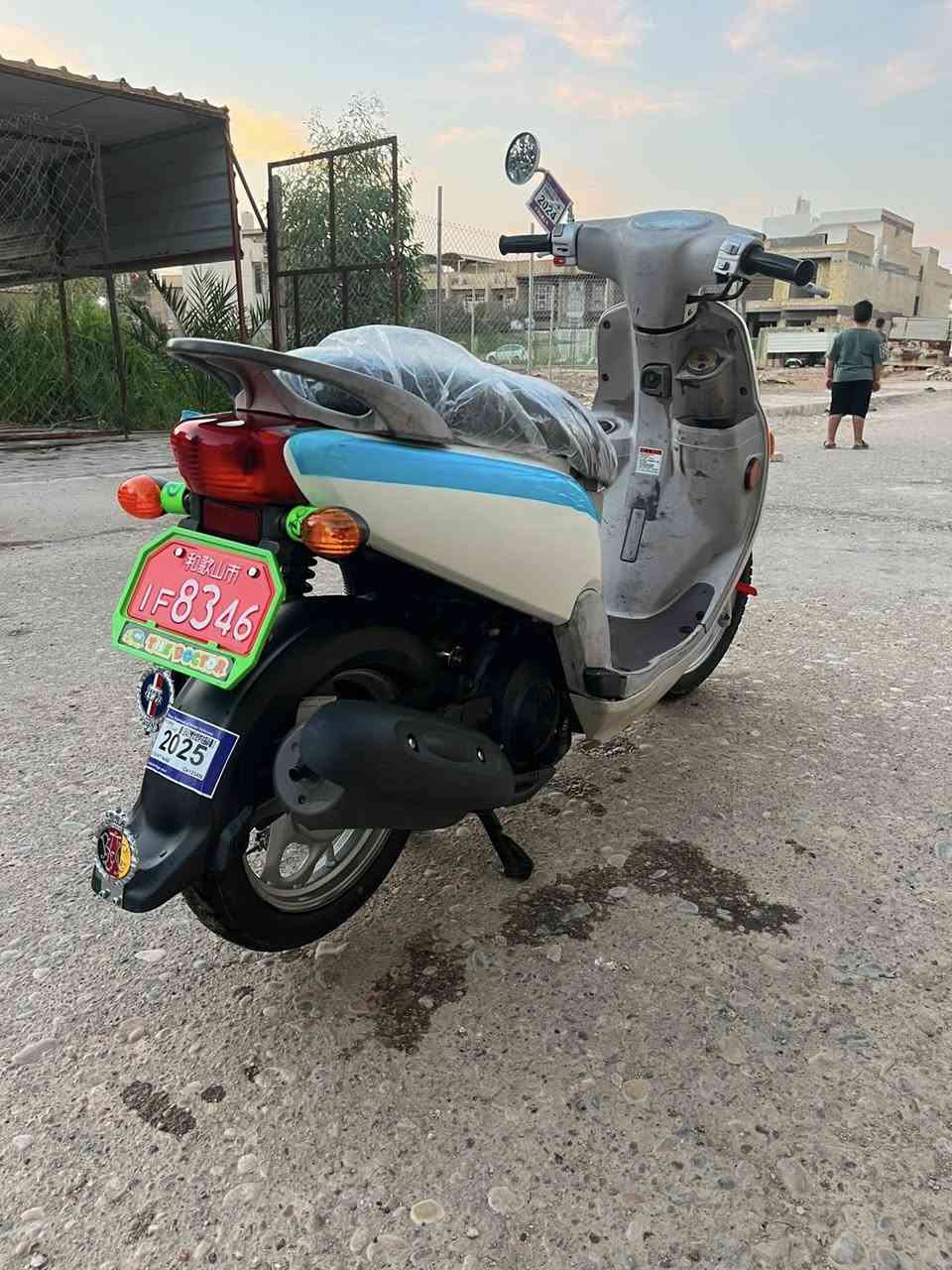 السلام عليكم دراجه فله ما صارله هواي من طالعه من الرنبه ألون ابيض مديل 13 فول نضافه برغي ما مفتوح تجي وتشوف احله من الصور  الرقم *********** سعره واحد وربع وبيه مجال حك الجيه العنوان ميسان
