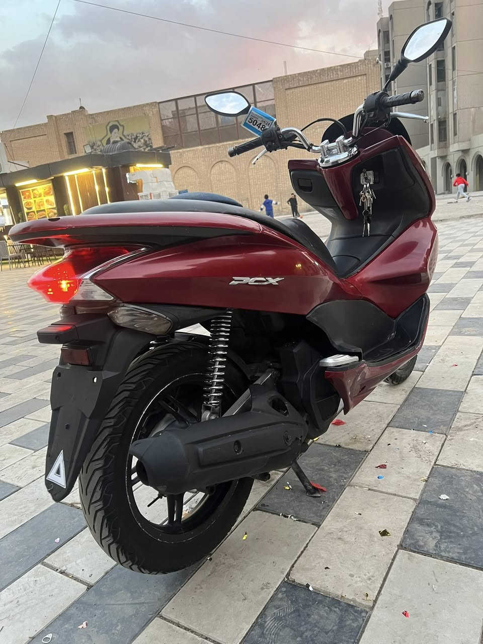 السلام عليكم للبيع دراجه pcxجيل الاول  دراجة مال رمبه ماخذها رمبه الدراجه وأعلى ايدي حجم مكينه 150ياباني الاصلي دراجه جديده مال جناي وعلئ ايدي لون مميز ماروني 
ياباني الاصلي دراجه كامله أستان كهربائي تدفئه بل يدات حساس ازدحام سويجات ٢حرف Aدراجه جديده الدراجه مكينه لوك شلعه معدل خير من اللّٰه دراجه تكول جديده بمعنئ الكلمه واحلا من الصور مال جناي المكان بغداد دراجة مكفوله اي نقص مابيه السعر ١٦٠٠ 
وبيها مجال بسيط  
اي استفسار ***********
