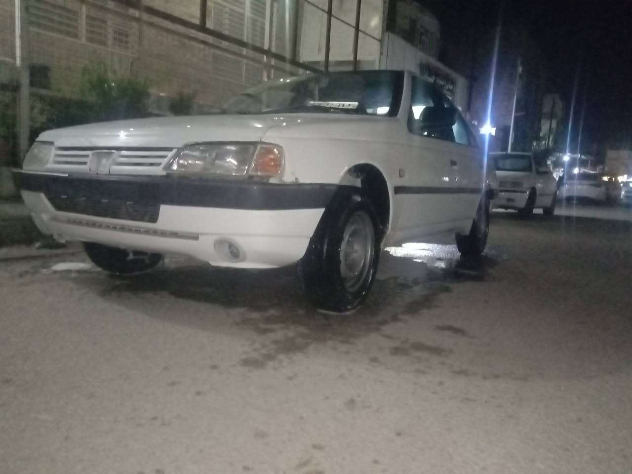 سلام عليكم شباب 405جاهزة وحلوة راعيه يريد مداور ماعلية ولا ربع وهاذة رقمي ***********
