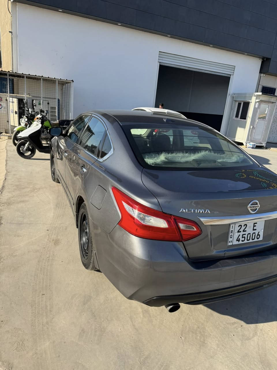 نيسان التيما موديل ٢٠١٦.  رقم اربيل —- بنيد  صبغ. ايرباك سستم راجع    تعديل وصبغ  ربع من باب الي وره السائق وشويه بالهلال مال الجاملغ  نفس الجهة. مواصفات السياره
تحكم. ستيرن - تحكم سرعه   كروز كونترول - تحكم راديو بالسترين -  فتحة سقف.  كير اوتماتيك ٧ سرعات  جام كهرباء. لون السياره نفطي او فيلي حجم المحرك 2500   طبعا. سعر المحرك مال الكص جديد ورقتين. ونص واصل يمك  يعني غراضهة بلاش هاي السياره  بأسمنا مال البيت  رقم الماني. بس هزه يرادلهة جديد خلصانه  مكان السياره الكوت. تحويل او وكاله السياره مال البيت.  بأسمنه السعر المطلوب ١١٨ ورقه. بيع مستعجل. عندي بناء ومحتاج فلوس. هذا السعر  بي مجال قليل جدا. لان هذا. سعر بيع. مو سعر معارض. للتواصل ***********   للسياره خير من الله مير ومحرك. وصدر. تراي للبصره
 اخوكم. حسين السعيدي
