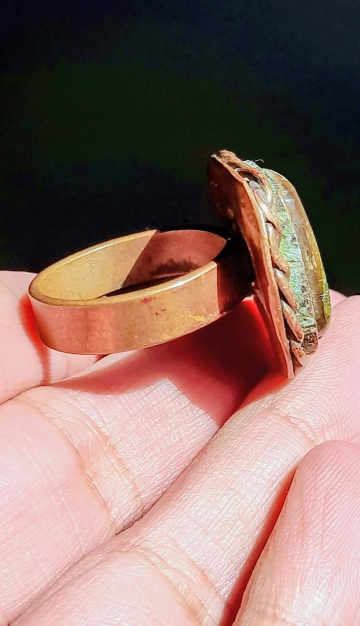 خاتم نحاس احمر بحجر صدف طبيعي مصور راس الملكه نفرتيتي مقاس ٢١ و الطلب علي الخاص فقط ولا يوجد شحن ولا توصيل


**إذا كنت صاحب هذا الإعلان وتريد حذفه لأي سبب، رجاءا أرسل رسالة إلى الدعم الفني**