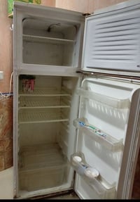 ثلاجه حجم كبير التجميد فوووول عايزها بس لاستيكه بالباب هاي التطبك السع...