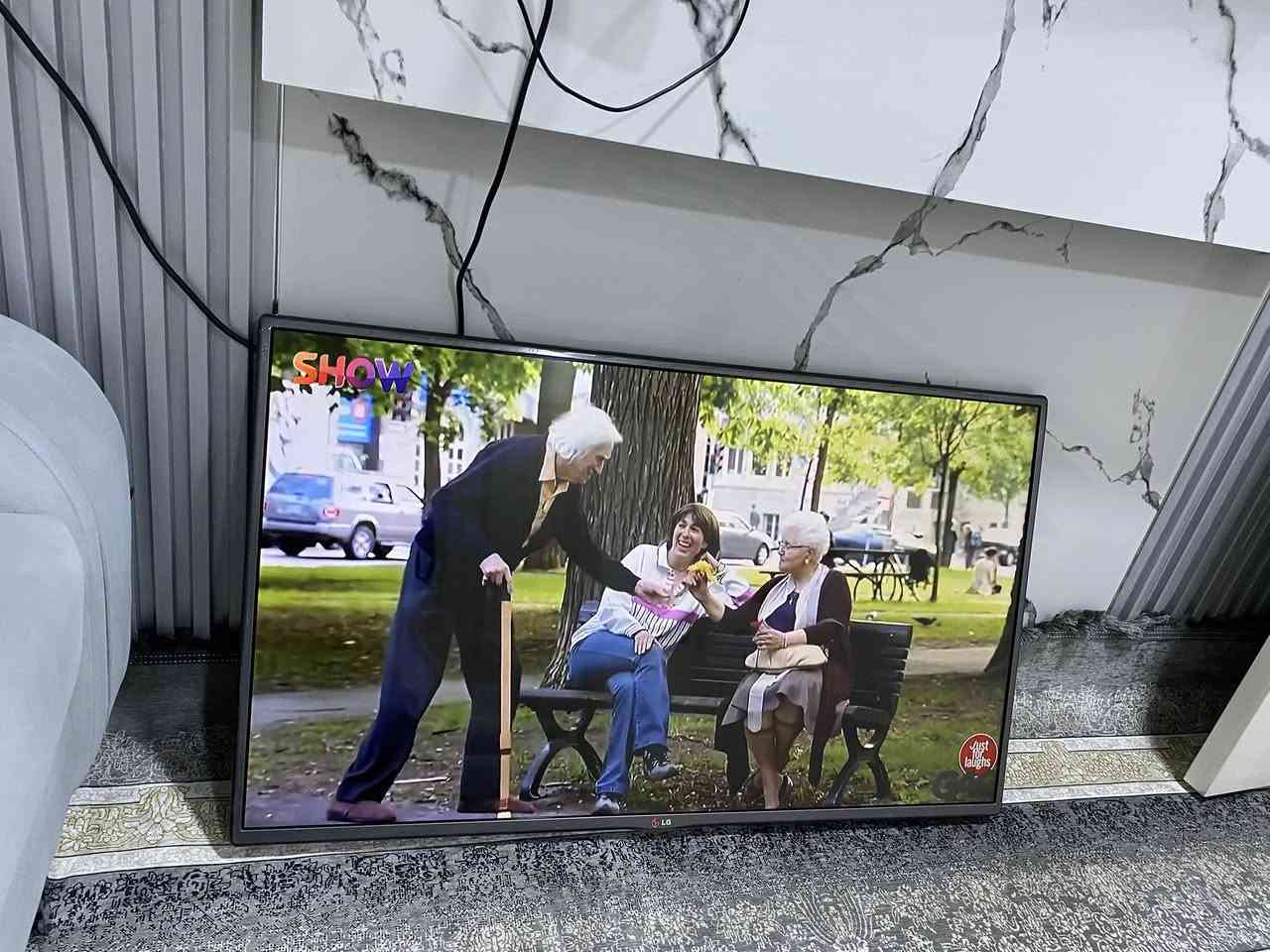 تيفي شاشة 42 ماركةي ال جي LG وةجبةي 1 كوري اصلي باك و بي عةيبة شوين ٢ HD هةية بة زةمان بو نرخ نامة بنيرن يان تيل بكةن *********** @highlight
