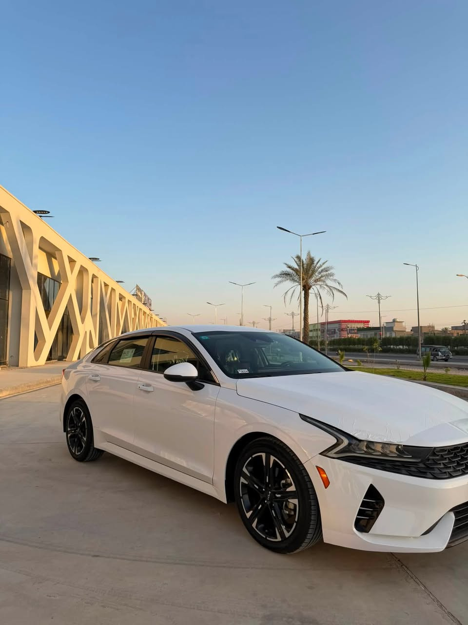 كيا K5 للبيع 2023
السيارة امريكية مكفولة كفالة عامة كلين 
مواصفات السيارة 
    شاشة لمس 
* دعم Apple CarPlay وAndroid Auto لاسلكيًا.
* تشغيل السيارة عن بعد 
* كاميرا خلفية.
* مثبت سرعة ذكي.
* المحافظة على المسار.
* فرامل طوارئ أوتوماتيكية
* مراقبة النقطة العمياء
* كشن كهرباء 
* حساسات امامية خلفية 
* صندوق ذكي عند الاقتراب 
* مسطرة خلفية لد كامل على طول الجنطة 
* المحرك 1.6T 
* مشي السيارة : 54mi 
* رقم بغداد تحويل ثاني يوم 
* السعر 174 $ورقة وبيها مجال بسيط 
 ***********
