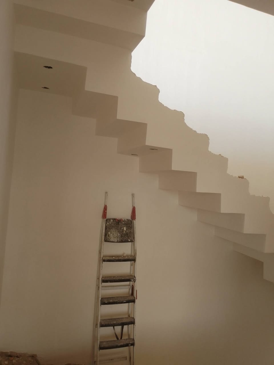 السلام عليكم خلفه جص وبورك متفرغ حلين بغداد رقم ***********
