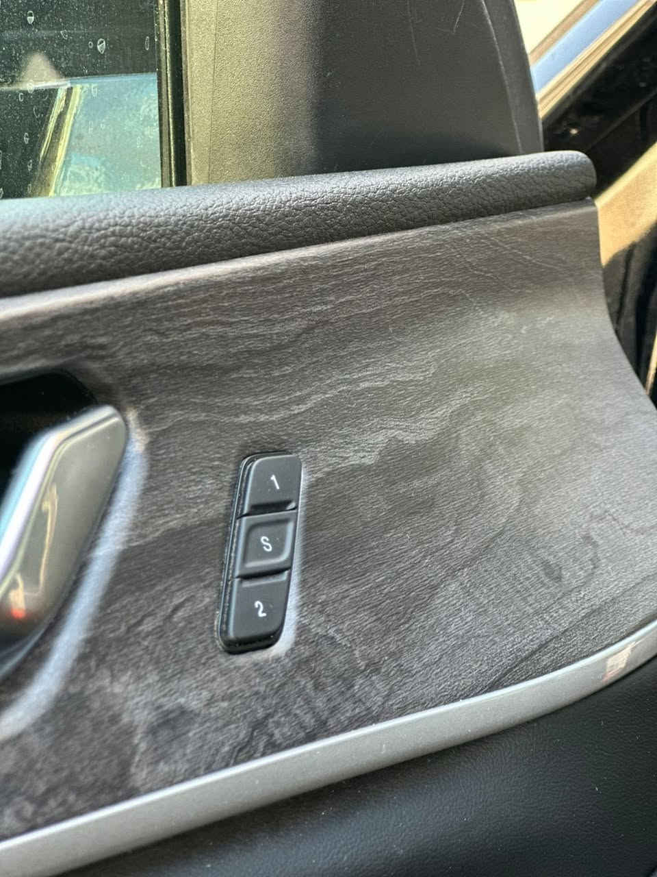 سلام عليكم ورحمة الله وبركاته
1.جيب كراند شيروكي 

1. موديل 2024

2. ⁠وارد أمريكي 

3. ⁠ماشيه 27 ميل 

4. ⁠لميتدد فول مواصفات 

5. ⁠فتحه سقف (بنوراما)

6. ⁠شاشه حجم كبير 

7. ⁠كير ماوس 

8. ⁠فور ويل 

9. ⁠تحكمات ستيرن 

10. ⁠كشنات تدفئه تبريد 

11. ⁠تبريد قطعتين 

12. ⁠5 راكب 

13. ⁠بعد بيه مواصفات هواي فول 

14. ⁠رقم بغداد مميز 

15. ⁠حادث جاملغ وبنيد 

السعر : 265$ وبيها مجال 

مكانها بغداد المنصور 

***********
