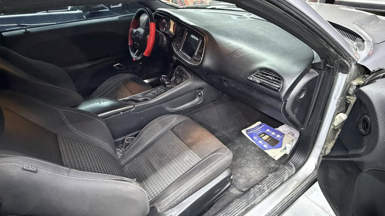 السلام عليكم 
جالنجر 2017
ماشيه 100 الف مايل
تشغيل عن بعد
شاشه جبيره
ويل كب جديد 
طخم تايرات جديده
كير مكينه كهربائيات تبريد طخم مكفول
صفحه وبوند صبغ 
السعر 133 وبيها مجال بسيط
رقم وسنويه جديد شرط التحويل والغرامات
المكان موصل معارض الجديده معرض RTR
***********
